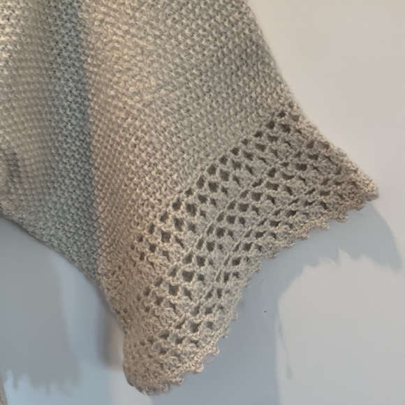 Exquisite cropped Wool crochet top - Picture 14 of 15